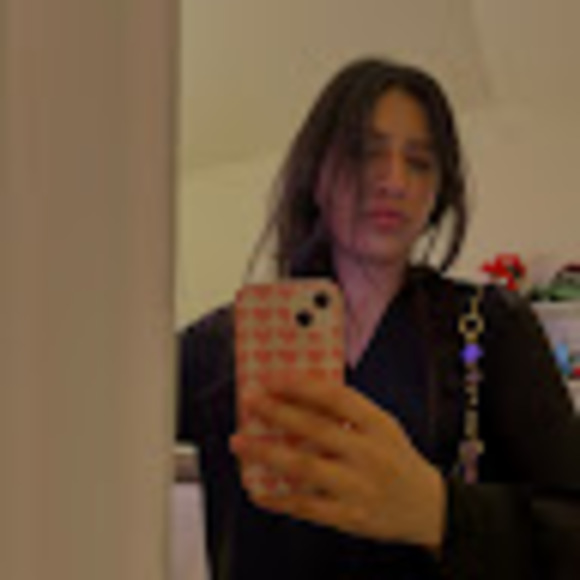 Meet your Posher, Leah amari - Picture 1 of 1